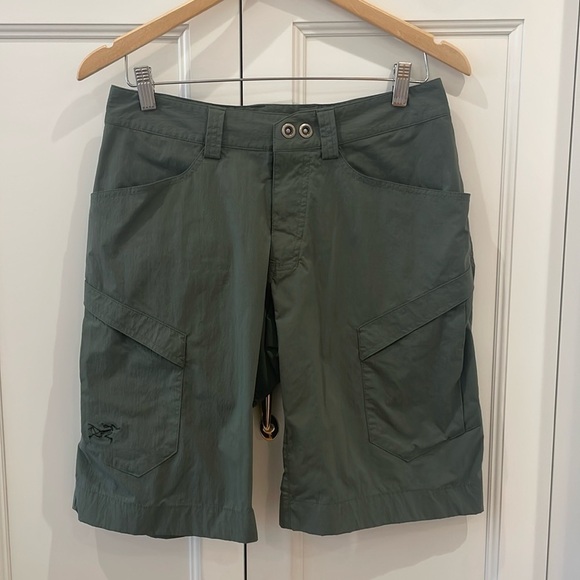 Arc’Teryx Men’s Green Shorts—GREAT LOOKING! Like New Condition! Size 30